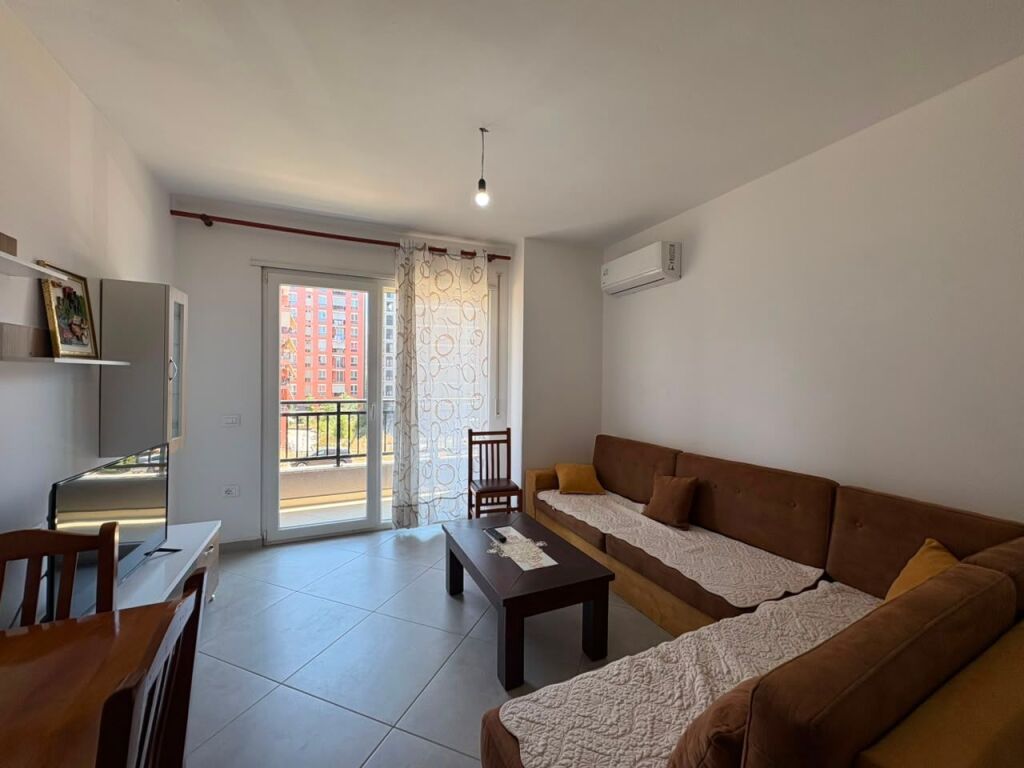 Apartament 1+1 me qera në Astir, Tiranë, 70 m². Foto 1 nga 3