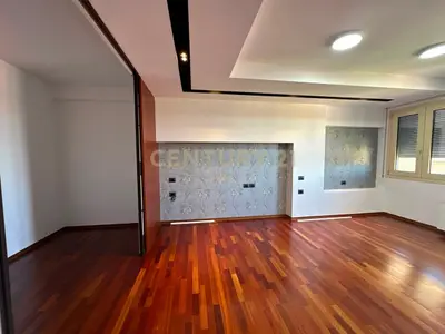 Zyrë me qera në Rr. Zef Jubani, Tiranë, 175 m². Foto 5 nga 12