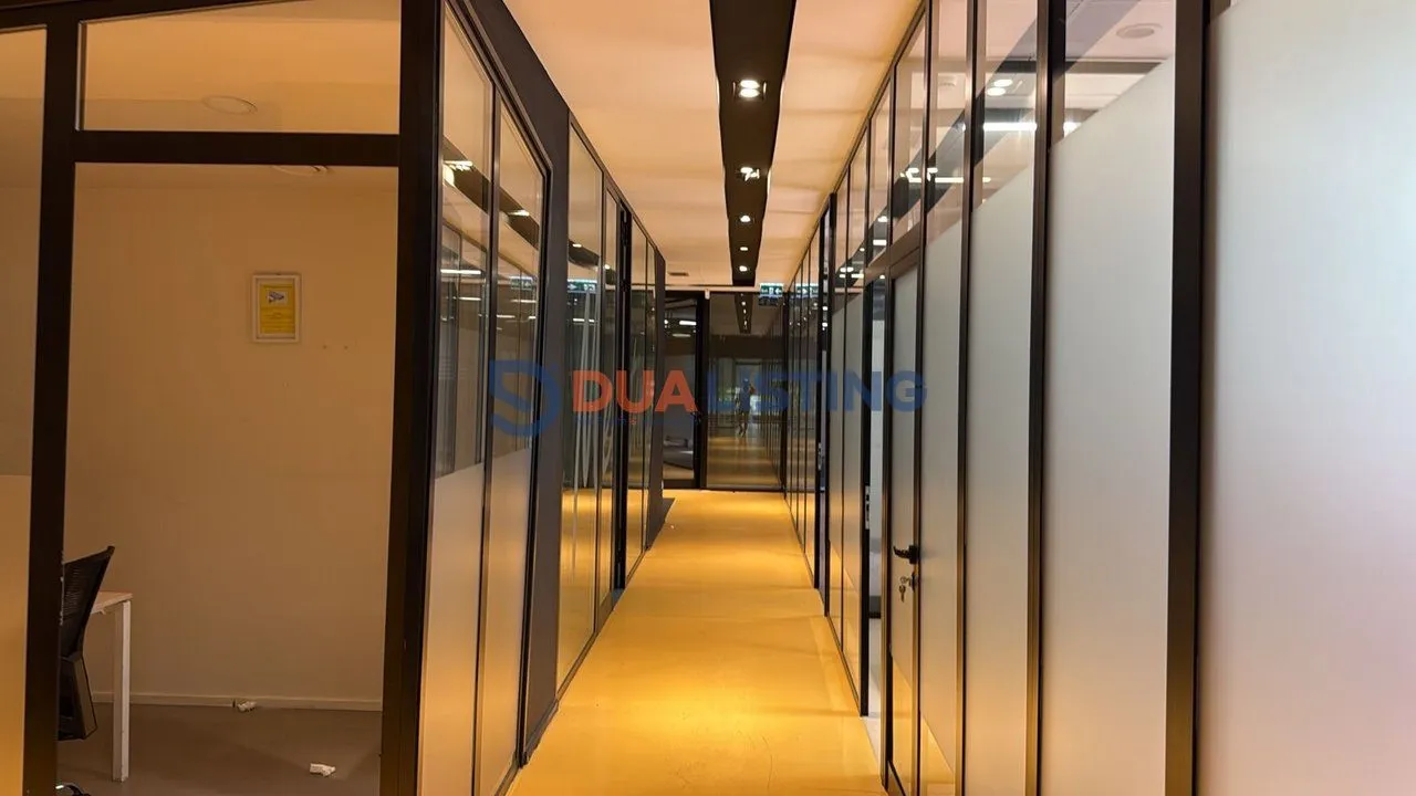 Ufficio in affitto a Liceu Artistik, Tirana, 591 m². Foto 1 di 11
