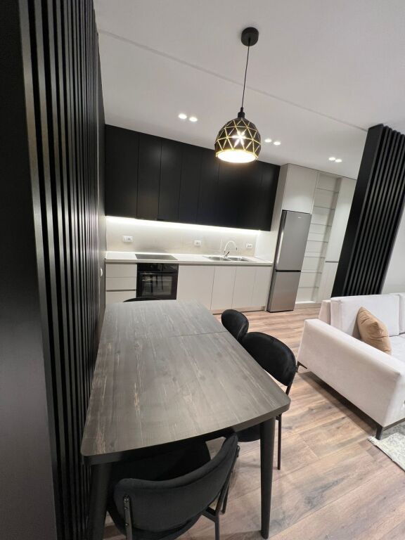 Apartament 2+1 me qera në Ish Fusha e Aviacionit, Tiranë, 90 m². Foto 2 nga 3