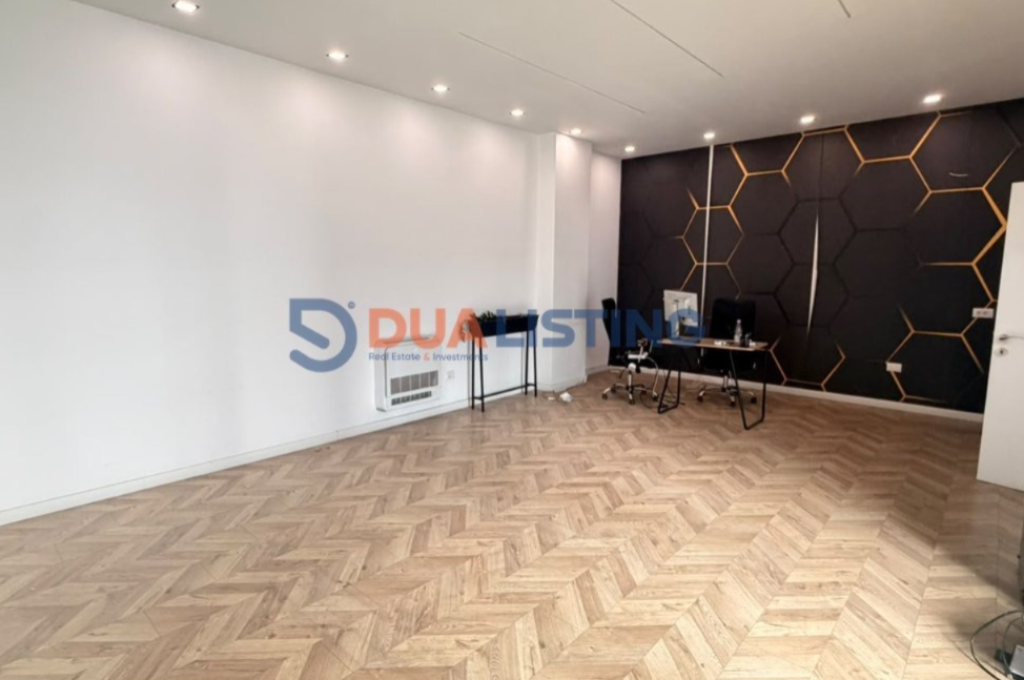 Ambient biznesi me qera në Square 21, Tiranë, 135 m². Foto 1 nga 3