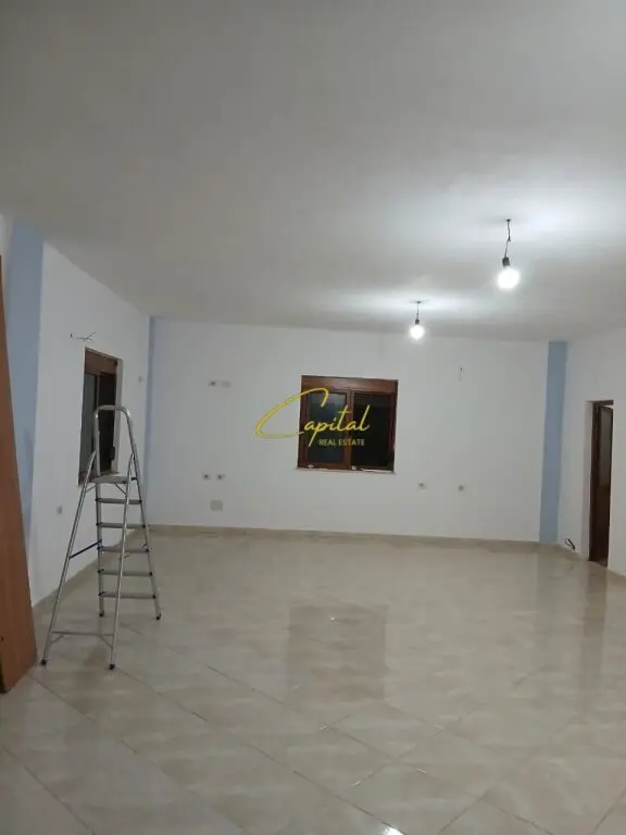 Magazzino in affitto a Varri i Bamit, Tirana, 90 m²