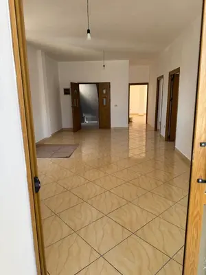 Apartment 3+1 for rent in Rruga Glaukia, Durrës, 165 m². Photo 6 of 12