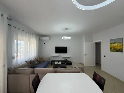 Apartament 2+1 me qera në Rruga Qemal Stafa, Tiranë, 103 m². Foto 4 nga 12