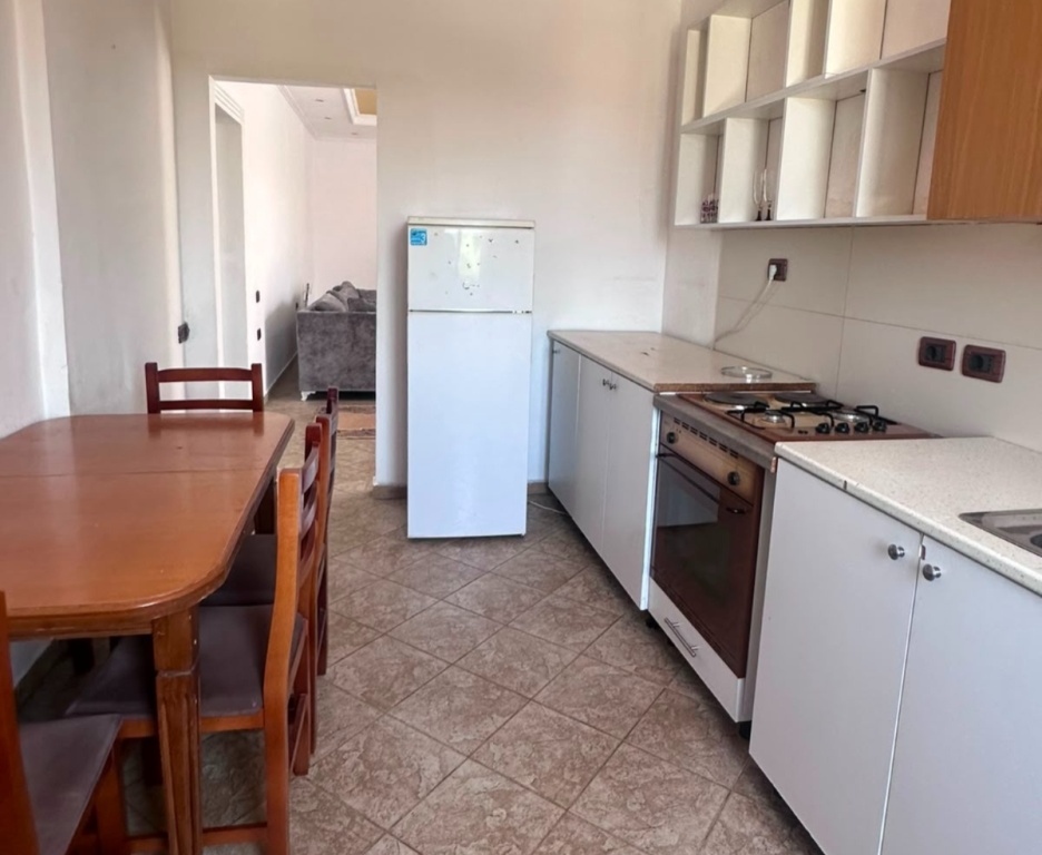 Apartament 2+1 me qera në Farmaci Ditë e Natë Nr. 071 -Ish-Parku i Autobusave, Tiranë, 138 m². Foto 3 nga 3