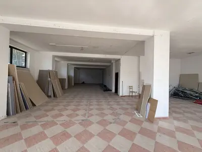 Ambient biznesi me qera në Ministria e Jashtme, Tiranë, 300 m². Foto 4 nga 9