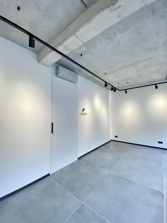 Shop for rent in Myslym Shyri, Tirana, 70 m². Photo 1 of 1