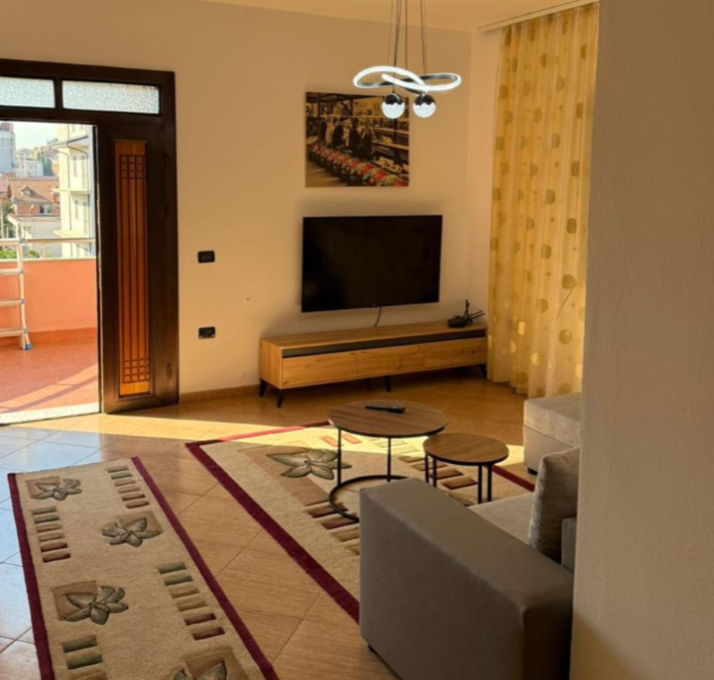 Appartamento 3+1 in affitto a Bulevardi i Ri, Tirana, 130 m²