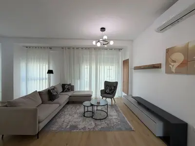 Vilë me qera në Liqeni i Farkes, Tiranë, 200 m². Foto 2 nga 12