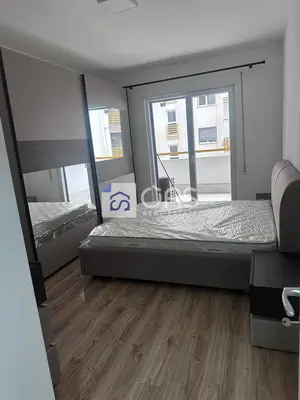 Apartament 1+1 me qera në Laprakë, Tiranë, 70 m². Foto 1 nga 10