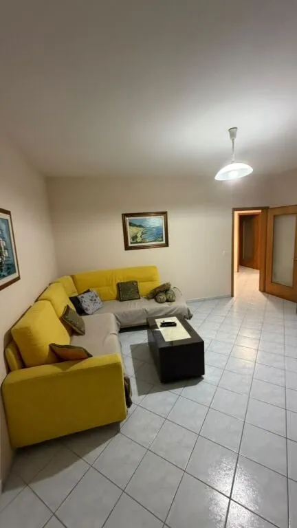 Apartament 1+1 me qera në Stacioni i Parë, Durrës, 75 m². Foto 1 nga 9