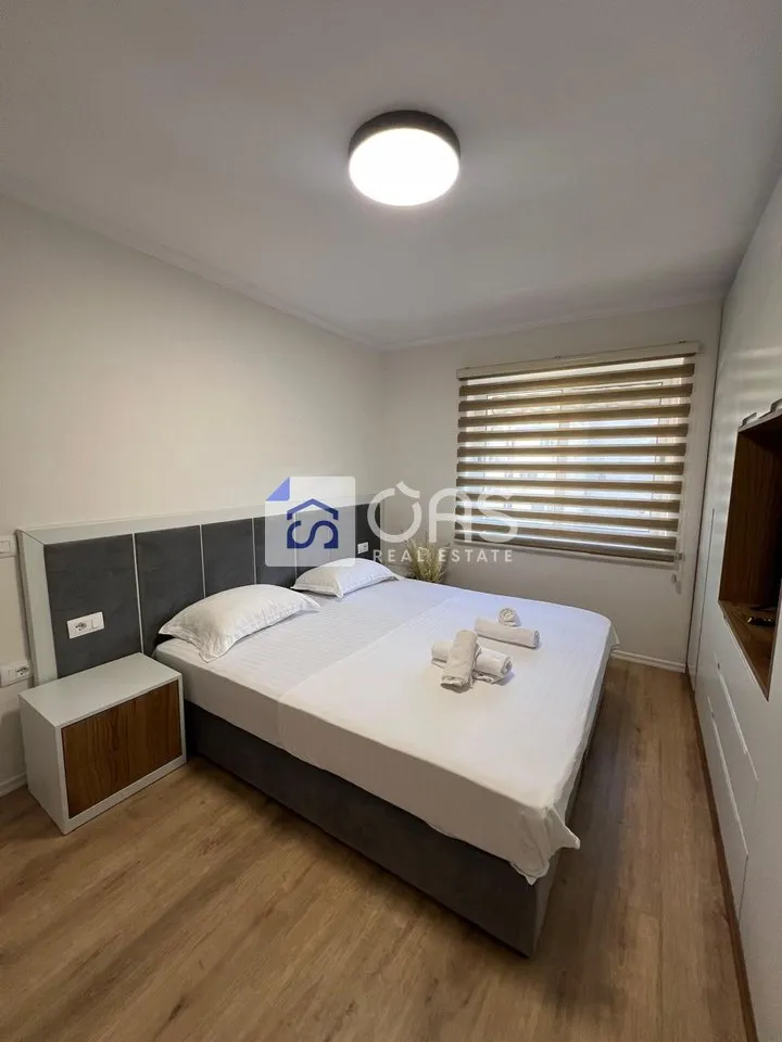 Apartament 2+1 me qera në Komuna e Parisit, Tiranë, 90 m². Foto 1 nga 7