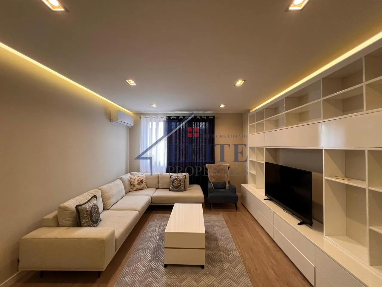 Apartment 3+1 for rent in Kompleksi Panorama, Tirana, 130 m². Photo 1 of 12