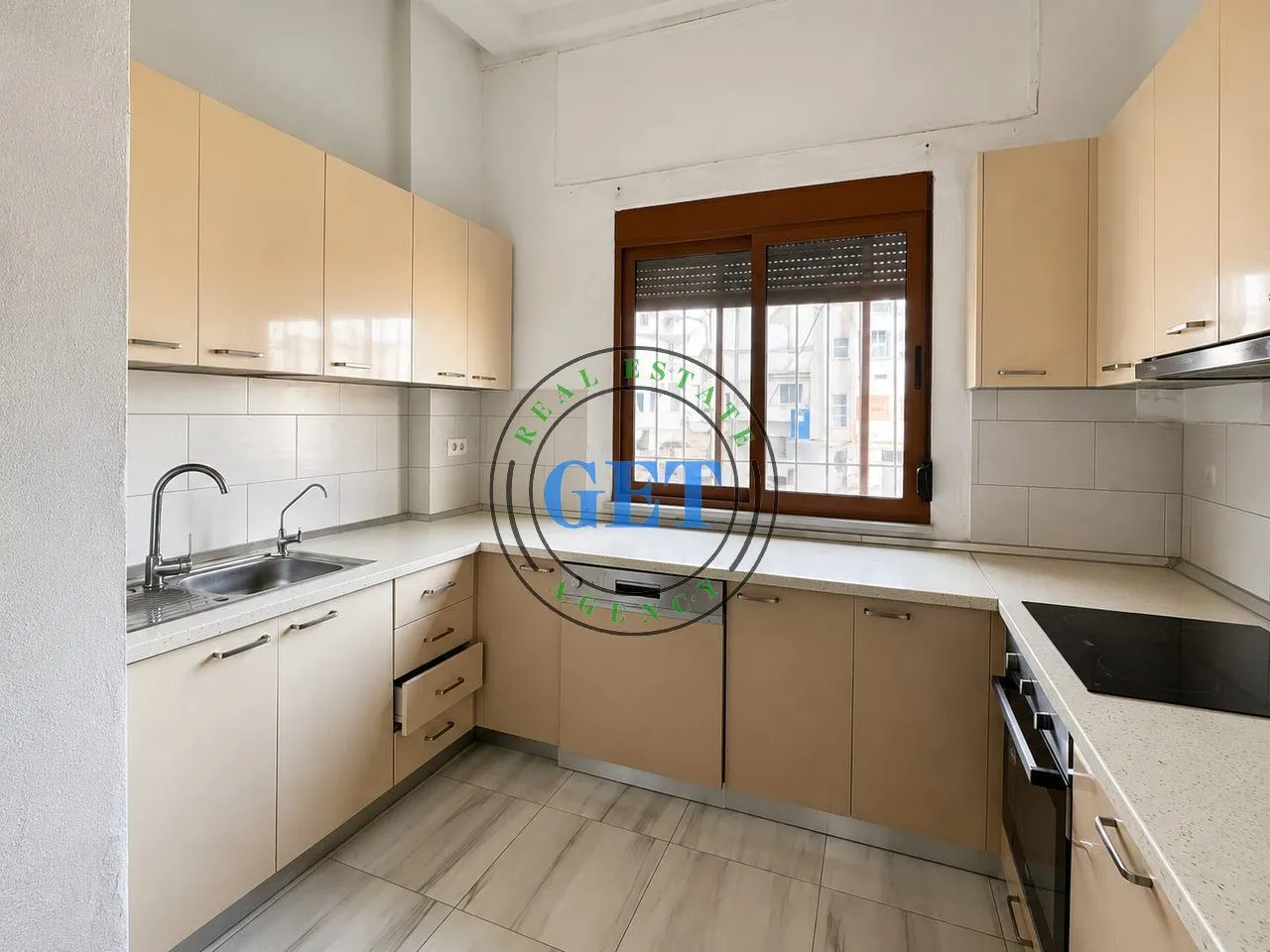 Appartamento 3+1 in affitto a Qendra Tregtare Blue Star, Durazzo, 100 m². Foto 1 di 7