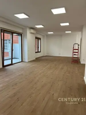 Ufficio in affitto a Hilton Garden Inn, Tirana, 430 m². Foto 2 di 4