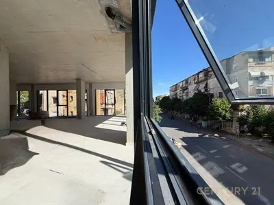 Office for rent in Rruga e Barrikadave, Tirana, 359 m². Photo 3 of 4