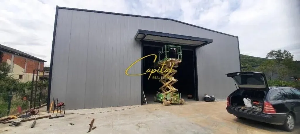 Warehouse for rent in Tufinë, Tirana, 650 m². Photo 1 of 2