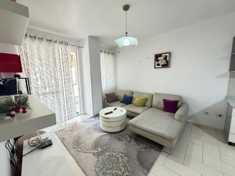 Apartament 2+1 me qera në Yzberisht, Tiranë, 90 m²