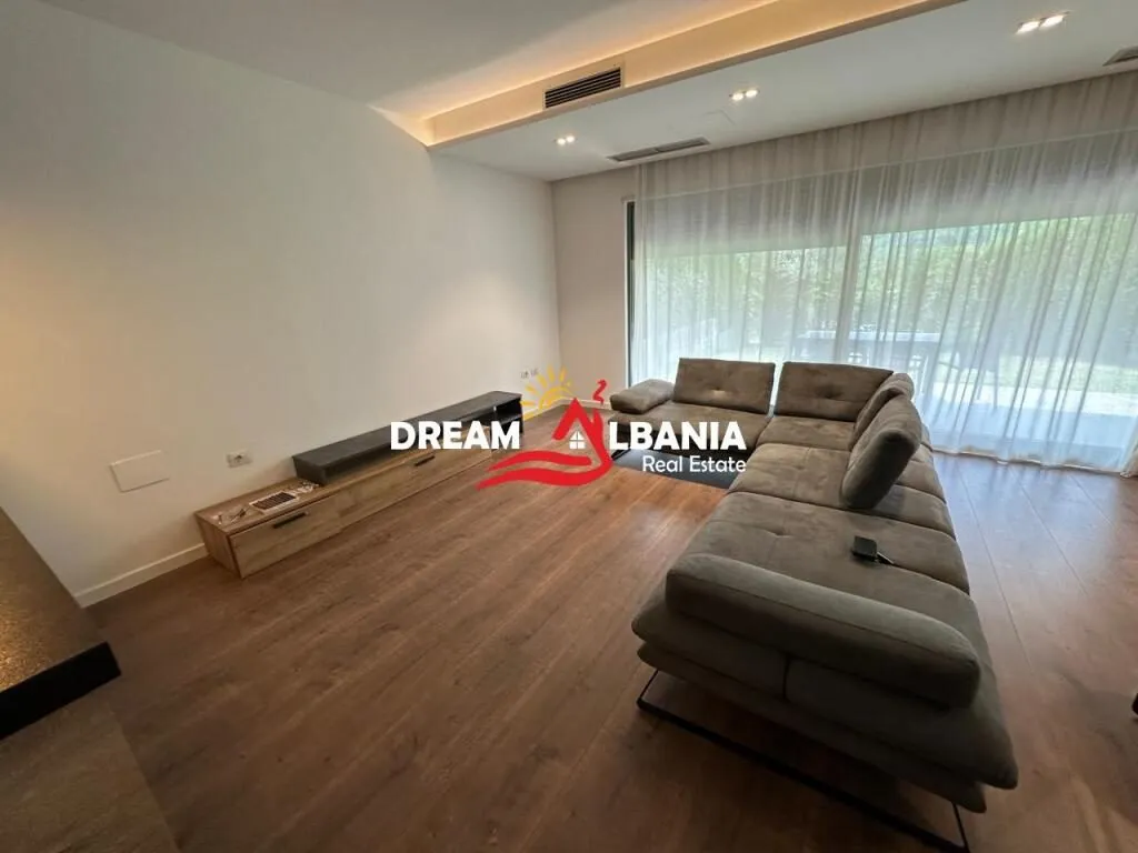 Villa in affitto a Mullet, Tirana, 250 m². Foto 1 di 12