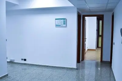 Ufficio in affitto a Sheshi Skënderbej, Tirana, 152 m². Foto 3 di 4