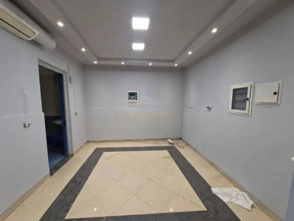 Ambient biznesi me qera në Stacioni i Trenit, Tiranë, 50 m². Foto 1 nga 3