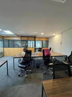 Office for rent in Bulevardi Deshmoret e Kombit, Tirana, 228 m². Photo 4 of 5