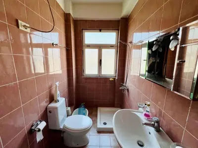 Zyrë me qera në Rruga e Elbasanit, Tiranë, 146 m². Foto 5 nga 6