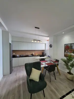 Apartament me qera në Liceu Artistik, Tiranë, 80 m². Foto 2 nga 4