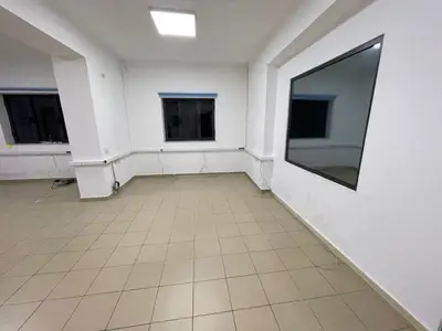 Ambient biznesi me qera në Sheshi Avni Rustemi, Tiranë, 120 m². Foto 5 nga 7