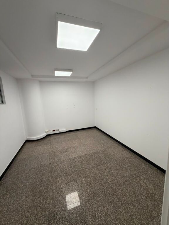 Zyrë me qera në Blloku, Tiranë, 102 m². Foto 3 nga 3