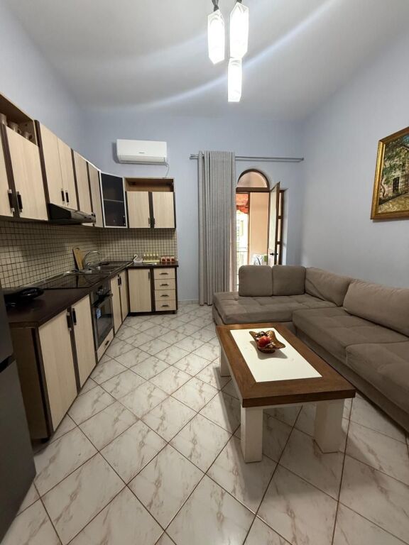 Apartament 1+1 me qera në Sheshi Willson, Tiranë, 65 m². Foto 1 nga 3