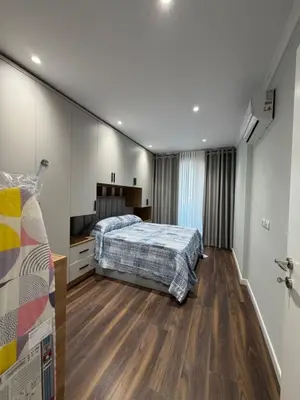 Apartament 1+1 me qera në Golden Park, Tiranë, 70 m². Foto 5 nga 6