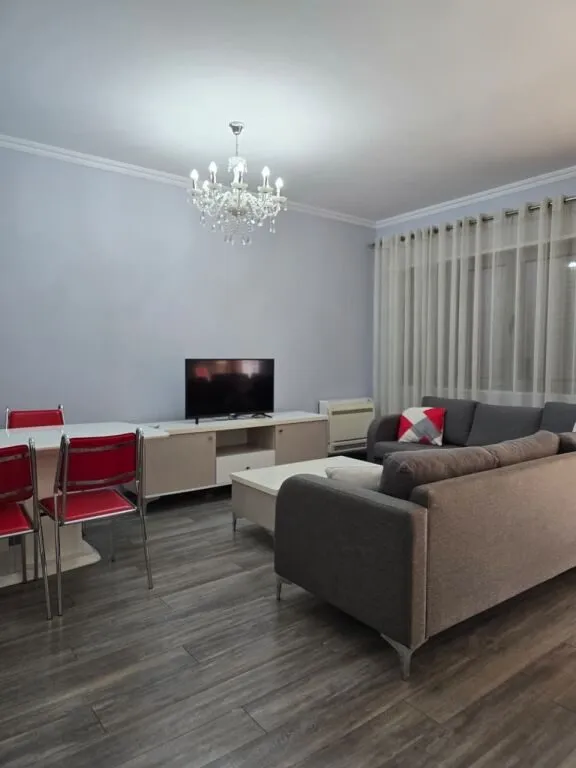 Appartamento 3+1 in affitto a Rruga e Bogdanëve, Tirana, 100 m². Foto 1 di 12