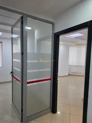 Zyrë me qera në Bulevardi Deshmoret e Kombit, Tiranë, 93 m². Foto 3 nga 5
