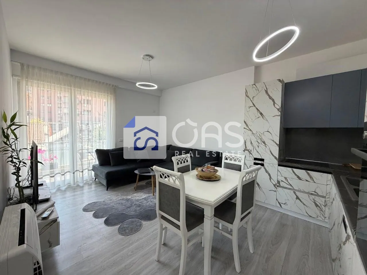 Appartamento 1+1 in affitto a Rruga e Barrikadave, Tirana, 65 m². Foto 1 di 5