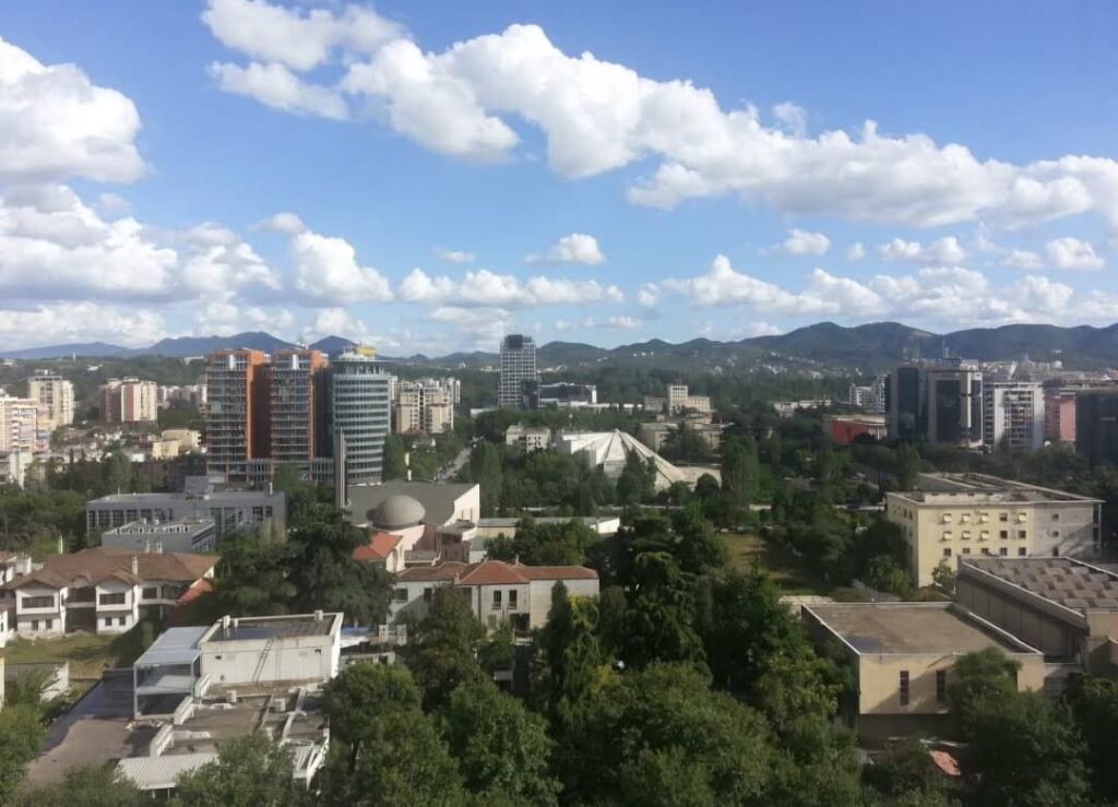 Apartament 2+1 me qera në Sheshi Willson, Tiranë, 120 m². Foto 1 nga 3