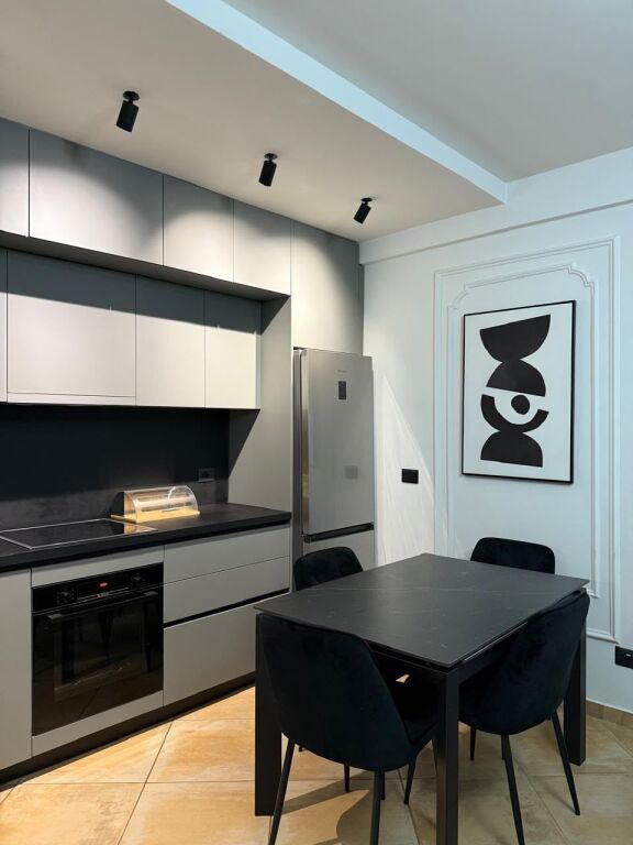 Apartament 1+1 me qera në Kodra e Diellit, Tiranë, 65 m². Foto 2 nga 3