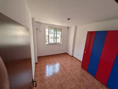 Zyrë me qera në Rruga Him Kolli, Tiranë, 97 m². Foto 2 nga 5