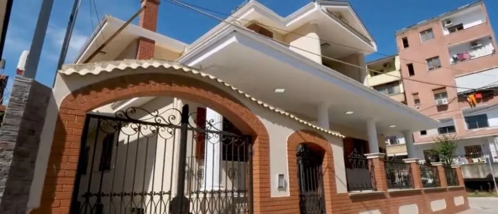 Vilë me qera në Elbasan Castle, Elbasan, 220 m². Foto 1 nga 6
