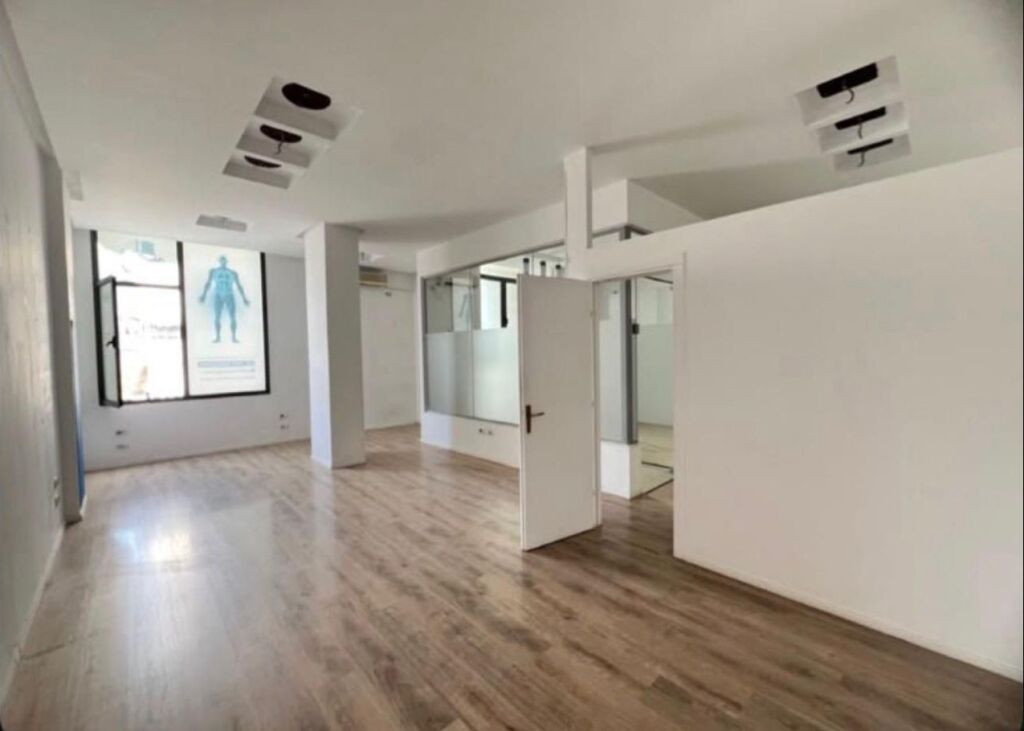 Ufficio in affitto a Komuna e Parisit, Tirana, 75 m². Foto 3 di 3