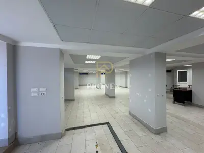 Locale commerciale in affitto a Rruga Hysen Kertusha, Durazzo, 196 m². Foto 2 di 10