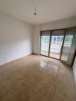 Ambient biznesi me qera në Bulevardi Deshmoret e Kombit, Tiranë, 28 m². Foto 12 nga 12