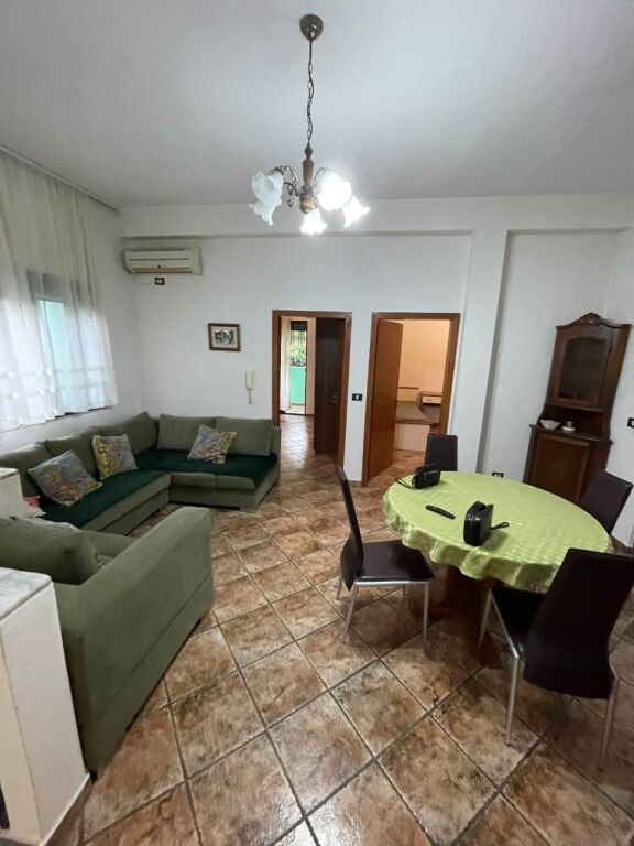 Apartament 2+1 me qera në Rruga e Durrësit, Tiranë, 100 m²