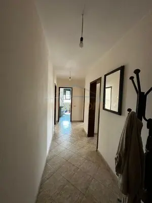 Appartamento 2+1 in affitto a Rruga Mujo Ulqinaku, Durazzo, 92 m². Foto 3 di 7