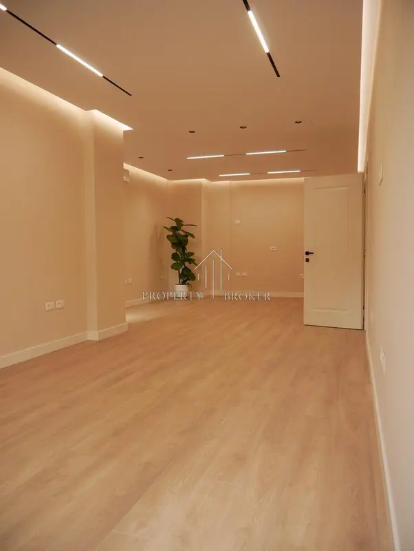Ambient biznesi me qera në Stadiumi Air Albania, Tiranë, 131 m²