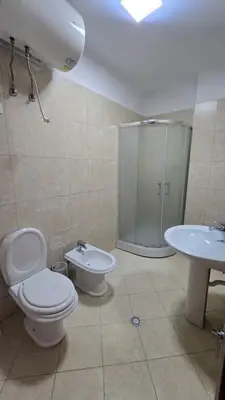 Apartment 2+1 for rent in Globe, Tirana, 100 m². Photo 4 of 6
