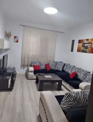 Shtëpi private 2+1 me qera në Rruga Mihal Grameno, Tiranë, 150 m². Foto 2 nga 9