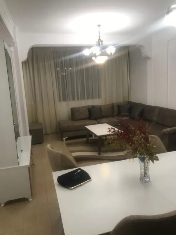 Appartamento 2+1 in affitto a Rruga e Kavajës, Tirana, 90 m². Foto 1 di 3