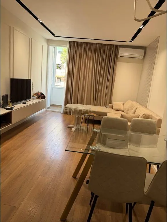 Appartamento 2+1 in affitto a Blloku, Tirana, 90 m². Foto 1 di 5