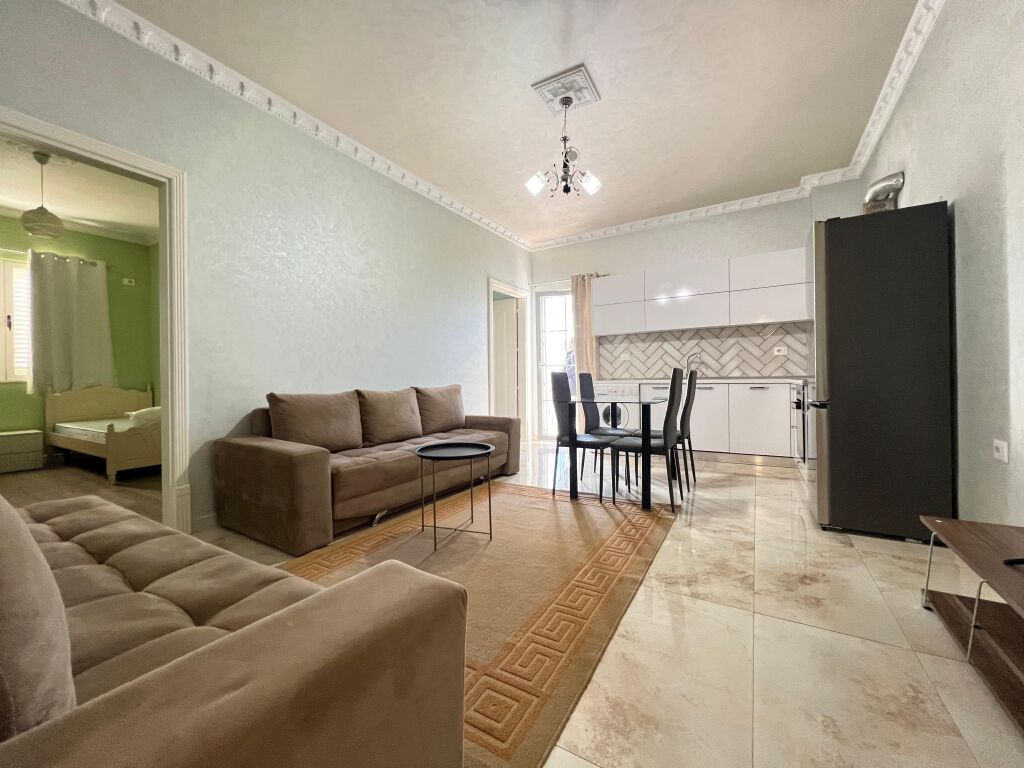 Appartamento 2+1 in affitto a Parku Ish-Fusha e Aviacionit, Tirana, 70 m². Foto 1 di 3